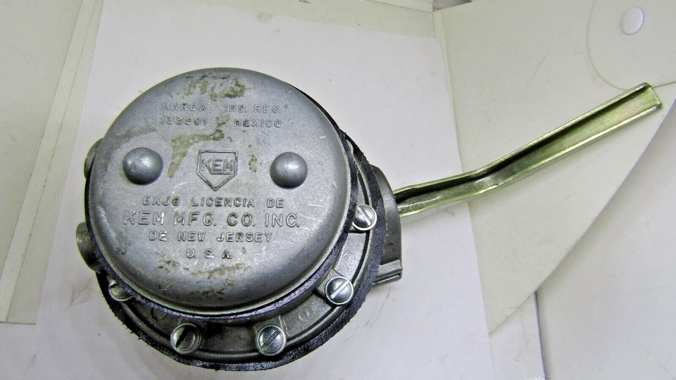NUEVA BOMBA DE COMBUSTIBLE MECÁNICA VINTAGE KEM 133501 Foto 4 de 4