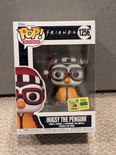 Funko Pop 2022 SDCC Pegatina Oficial TV Amigos Hugsy el Pingüino Figura Vinilo