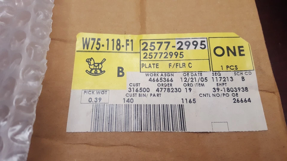 GM OEM 25772995 CADILLAC 04-06 SRX CONSOLA CENTRAL DELANTERA - PLACA DE CAMBIO Foto 2 de 4