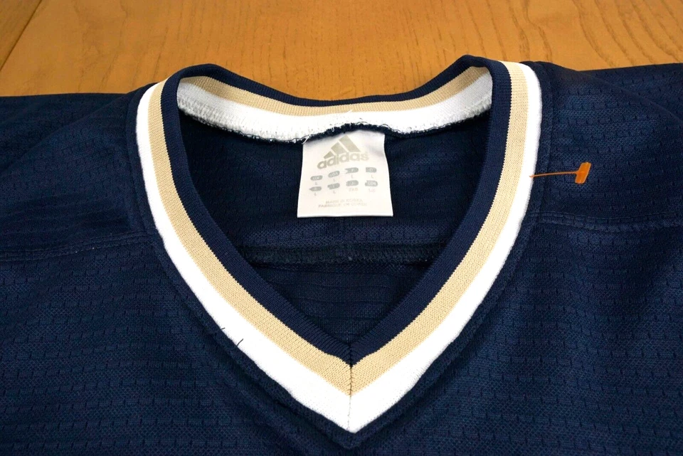 Camiseta de hockey de Notre Dame para hombre grande Adidas de colección lucha fútbol irlandés 🔥 Foto 3 de 4