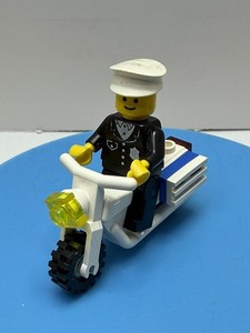 Lego City - Police minifigure with Motorcycle, vintage 1980s