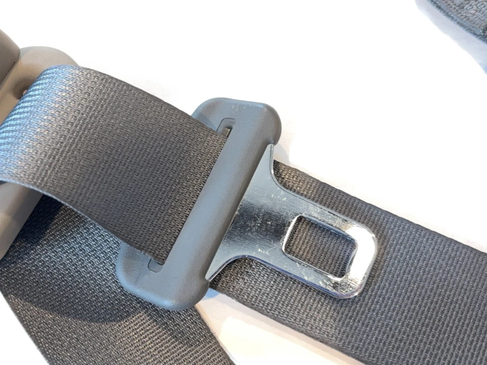 Retractor cinturón seguridad trasero Ram 1500 2500 3500 2006-2008 izquierda o derecha 5JY261D5AB Foto 4 de 4