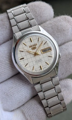 vintage Seiko 5 automatic 21 jewels white dial Japanese watch day date