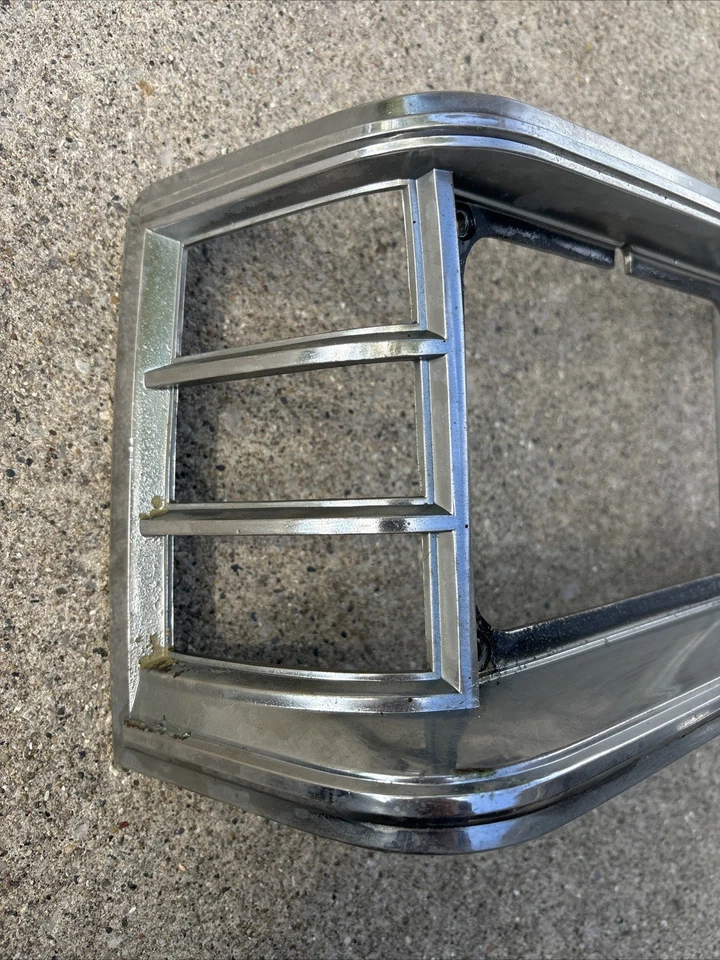 Bisel de faro Bonneville 1980 1981 derecha moldura envolvente OEM Pontiac BZ1 Foto 2 de 4