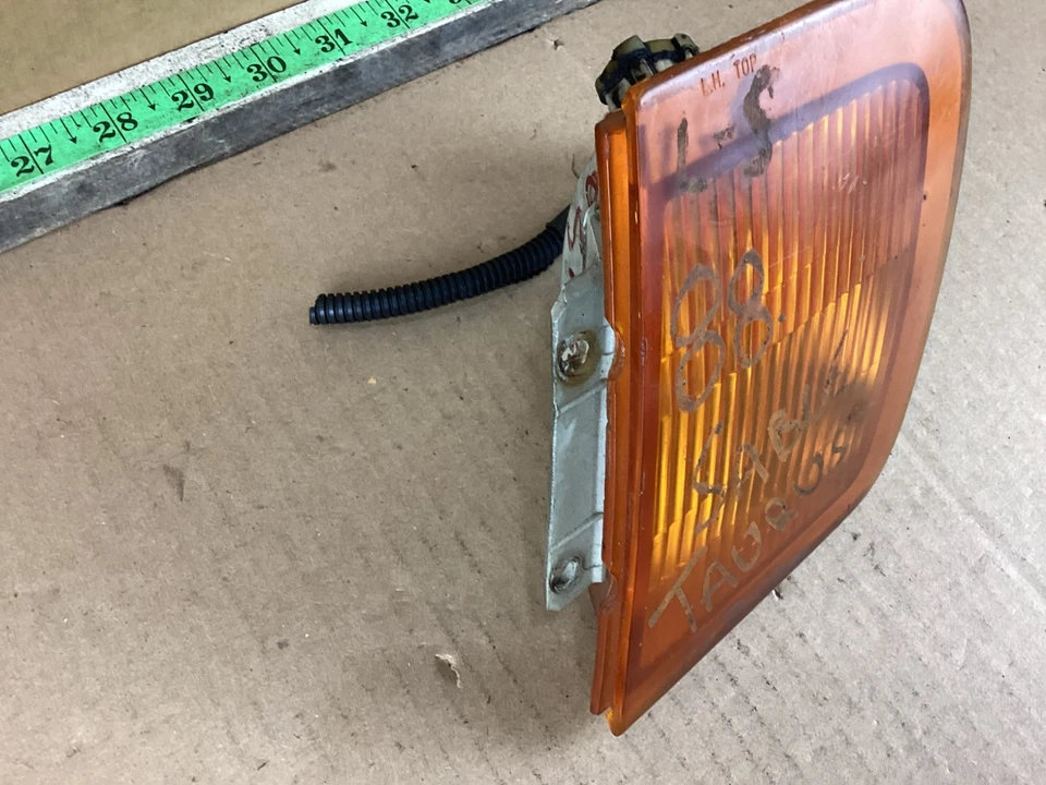 1986 - 1988 年水星貂前左驱动器侧转角转向信号灯原始设备制造商 — 第 2/4 张图片