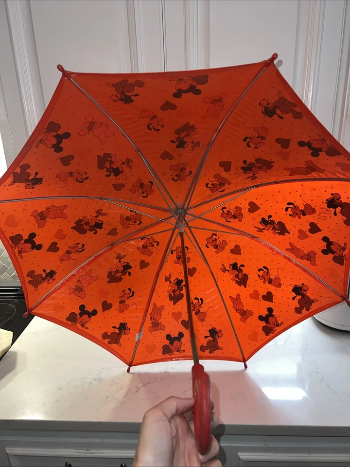 Paraguas de plástico rojo para bebé Disney en buen estado usado Foto 3 de 4