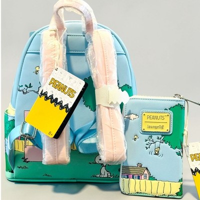 Loungefly Peanuts Lucy Snoopy Kissing Booth Mini Backpack  display picture 1