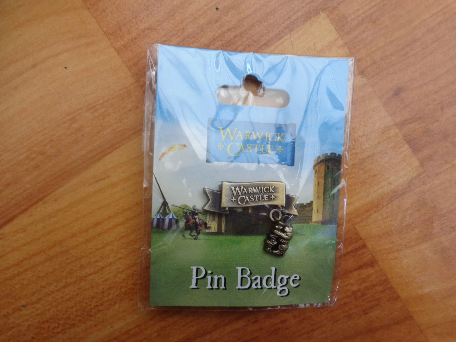 WARWICK CASTLE - OFFICIAL LOGO ENAMEL PIN BADGE MERLIN 2017