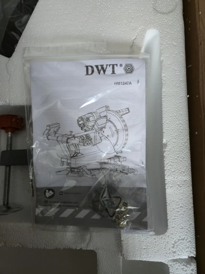 Sierra ingleteadora compuesta DWT de 12 pulgadas con doble corte biselado (-45/0/+45) guía láser Foto 2 de 4