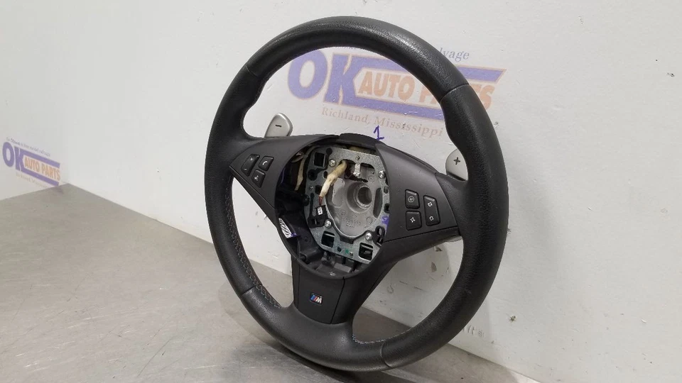 07 BMW M6 E63 VOLANTE CON MANDOS Y PALETA CAMBIO CUERO NEGRO Foto 4 de 4