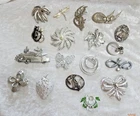 VINTAGE LOT OF 18  MISC. SILVER TONE METAL COSTUME JEWELRY BROOCHES