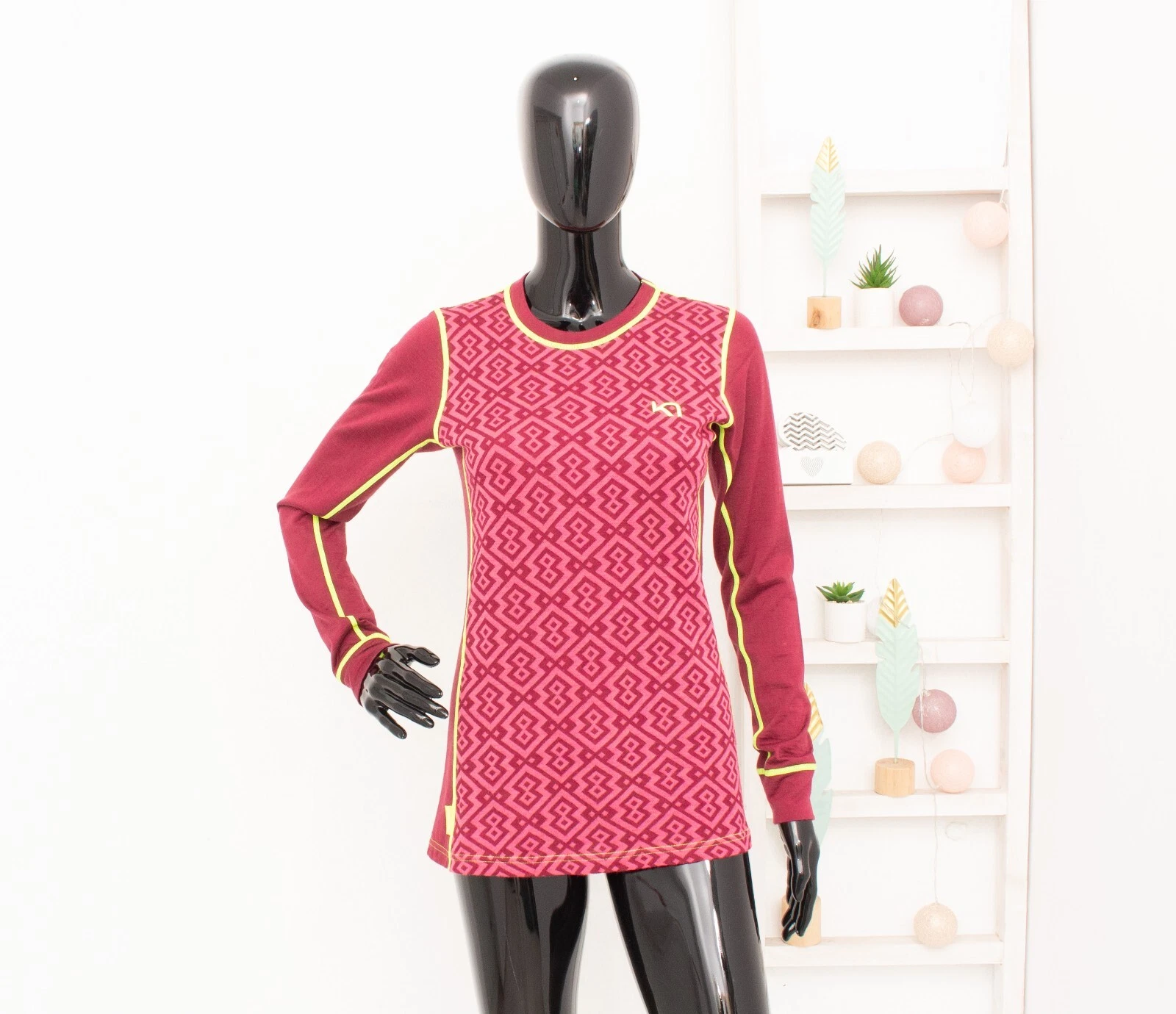 KARI TRAA Merino Wool Top Base Layer Long Sleeve Geometric Thermo 60% Wool M
Opens in a new window o