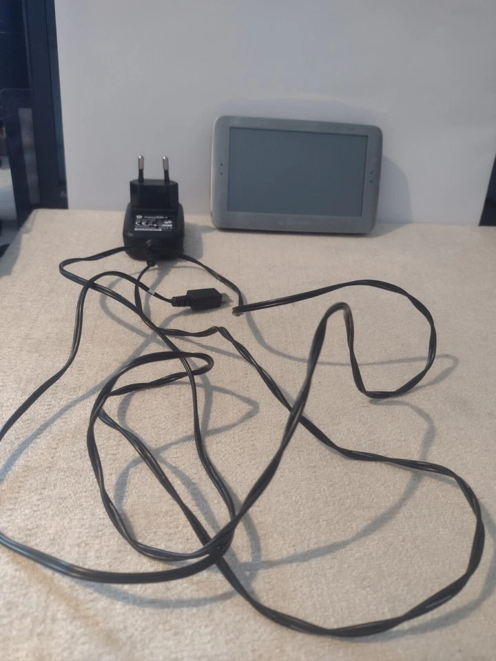 NAVIGON 8110 Navi EUROPA 40 TMC Ohne KFZ Halter USB Ladekabel ,8 Micro SD Karte. - Bild 2 von 4