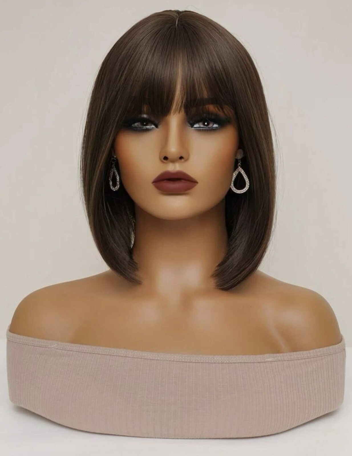 Perruque brune femme coupe courte carré synthétique lise marron l90
