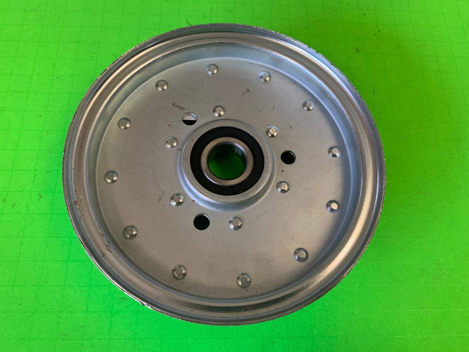 5BP0008561 Idler Frontier/John Deere GM1048E,GM1060E,GM1072E grooming