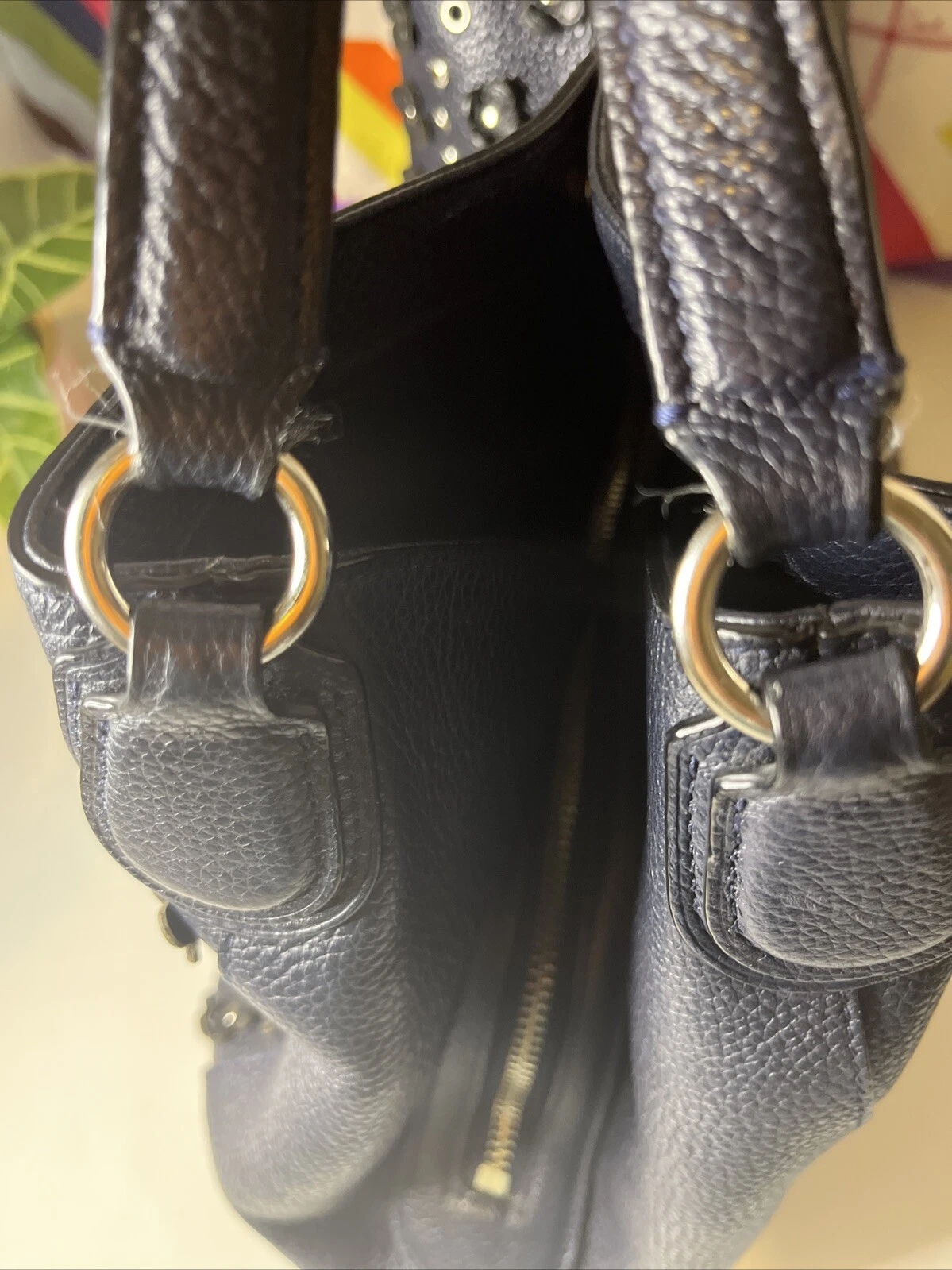 Borsa a tracolla Coach Edie 31 in pelle marina con rivetti floreali 38077