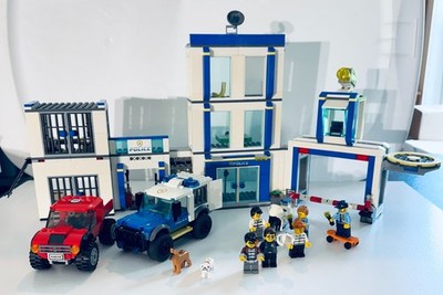 LEGO 60246 Police Station, City set w/ Light, 6 minifigs + 2 dogs missing drone