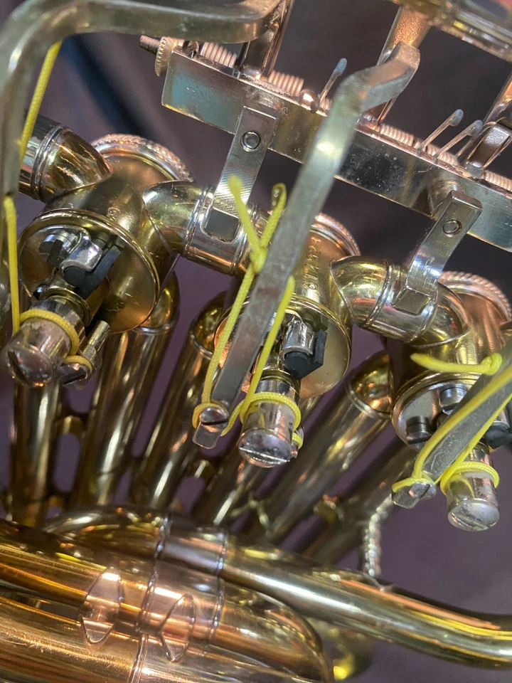 Cuerno Francés HOLTON H602 ESTUDIANTE EN SÓLIDO ESTADO USADO Serie #614923 Foto 4 de 4