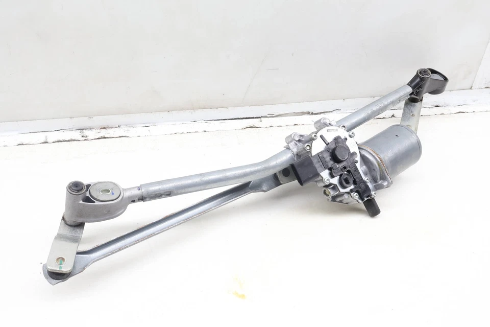 2009-2016 BMW Z4 — коробка передач стеклоочистителя ветрового стекла с двигателем 7191885 - Изображение 3 из 4