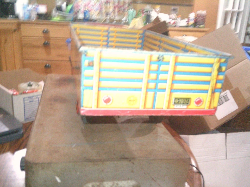 Camión lechero de juguete de acero prensado en hojalata LAZY DAY FARMS AÑOS 50 DE COLECCIÓN BONITO ROJO Foto 3 de 4