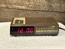 Magnavox Red LCD Electronic FM/AM Clock Radio D 3040 Works