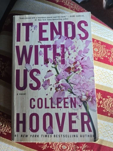 It Ends with Us : A Novel by Colleen Hoover (2016, Trade Paperback)