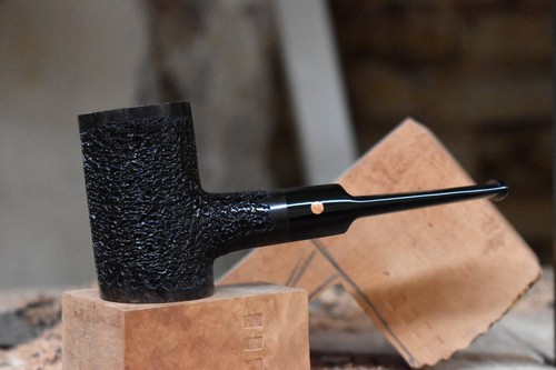Moretti Pipe Black Rusticated Poker Freehand