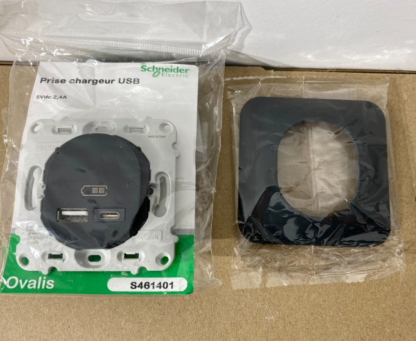 Prise USB double Schneider A+C pour charger salon et chambre