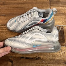 Youth Nike Air Max 720 Shoes. Youth Size: 4 - women's Size 5.5