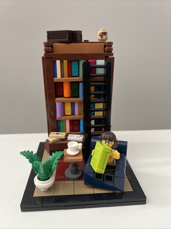 LEGO Ideas 40698 Books Are My Passion Promotional Set Complete No Box Or Mannual