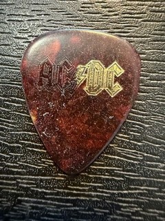 AC/DC / ANGUS YOUNG / MISSING SOME FOIL / TOUR GUITAR PICK