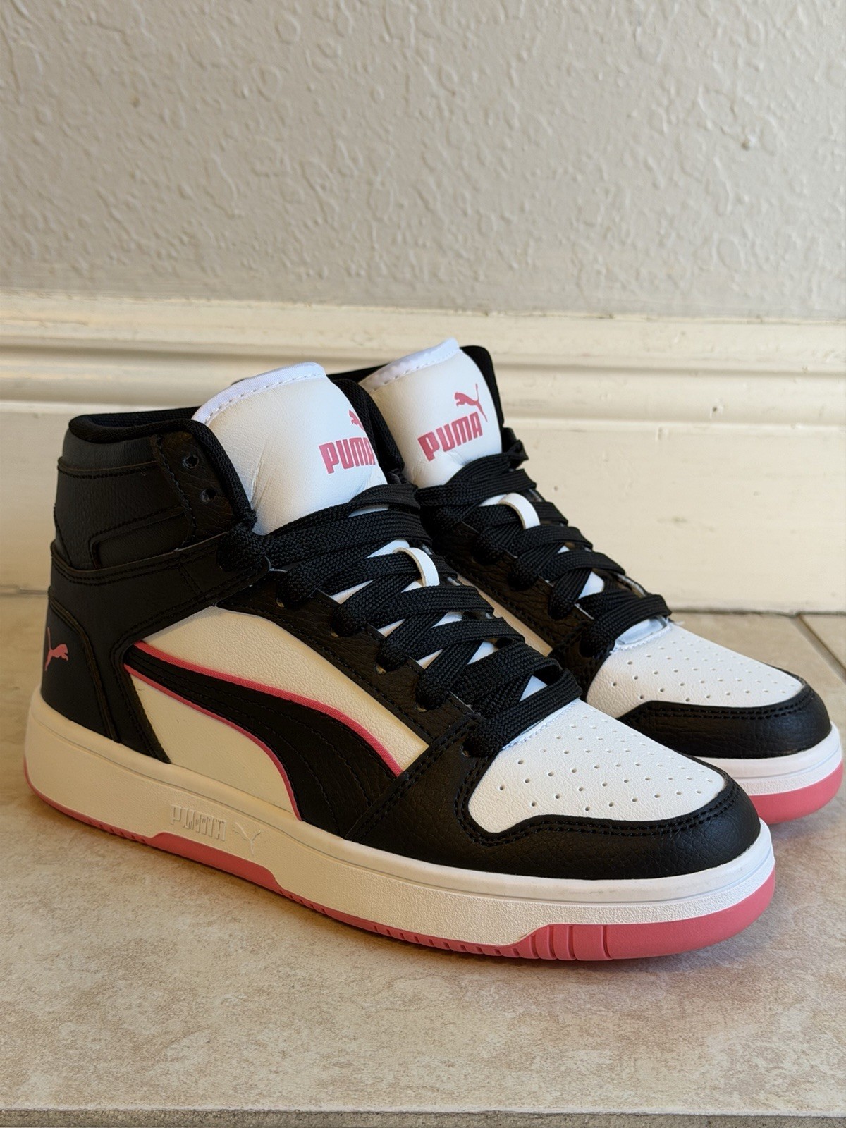 Sneakers Size 6.5