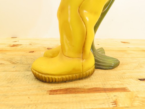 Vintage Fishingman Made By Universal Chalkware Figurine Statuary 1980 - Picture 4 of 9