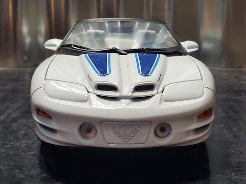 Road Signature 1999 Pontiac Firebird Trans Am Barn Find 1:18 Scale Diecast Car - Picture 2 of 14