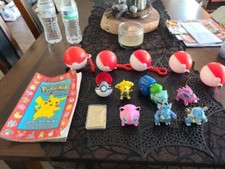 1999 Burger King Pokemon Toys Figure Lot, Launcher, Key Chain, Pikachu Gold Card