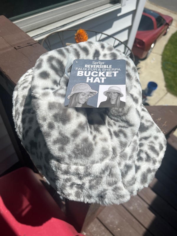 Sprigs Hat Bucket Reversible Faux Fur Sherpa Womens One Size Gray Leopard New!