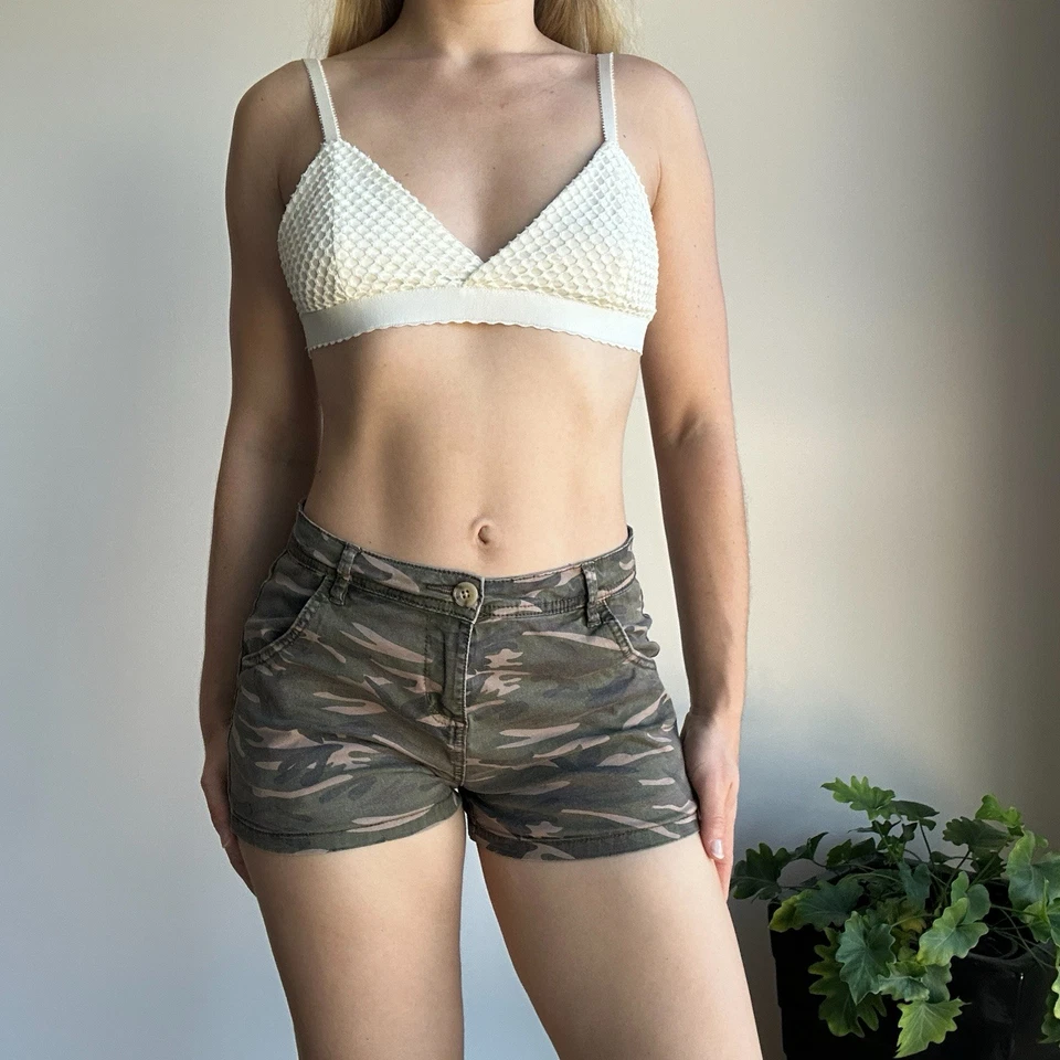 Mini Shorts Cotton On para Mujer 6 Caqui Verde Camuflados Foto 3 de 4