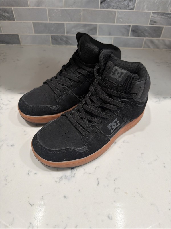 DC Youth Size 3.5 Black Leather Skate Shoes Slip On High Top