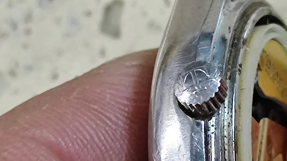 Vintage TISSOT F1 Ref 40736 Cal 2031 -No funciona para piezas ni reparación Foto 3 de 4