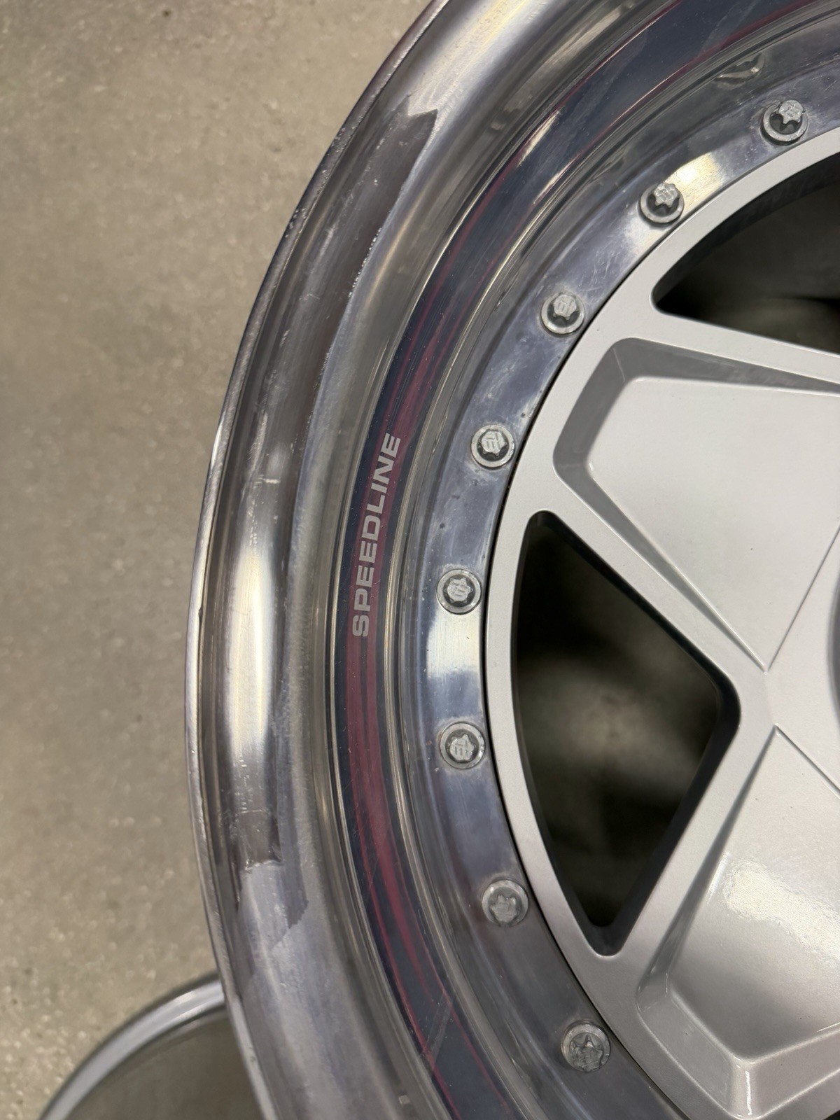 Ferrari F40 2020-2022 REAR+RIGHT Wheel
