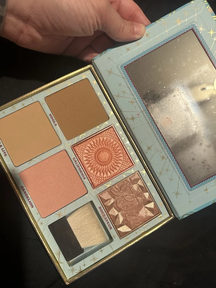 Paleta Benefit CHEEK PARADE (Hoola-Hoola Lite-Rockateur-Diente de León-Galifornia) Foto 2 de 3