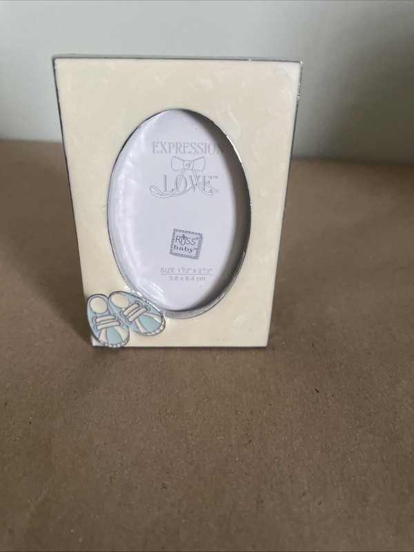 RUSS BERRIE & CO BABY EXPRESSION OF LOVE PICTURE FRAME YELLOW 1.5" X 2.5" NWOT