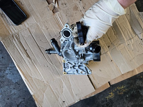 BMW X5 G05 X7 G07 2023 3.0 PETROL B58 WATER COOLANT PUMP BRACKET 8A045026 - Picture 3 of 6