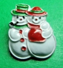 (1) JHB 7/8" SNOWMAN SNOWLADY COUPLE CHRISTMAS BUTTON NOS (R213)