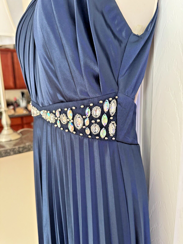 Sequin Hearts Navy Formal Prom Dress Sz 5 Beaded Halter Flowing Silky Gown NWT - Picture 8 of 16