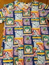 White Cross Scrub Top Xs  EUC  Bees/frogs/dogs