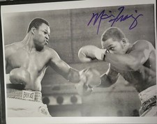 Foto 8x10 firmada por Marvis Frazier contra Larry Holmes