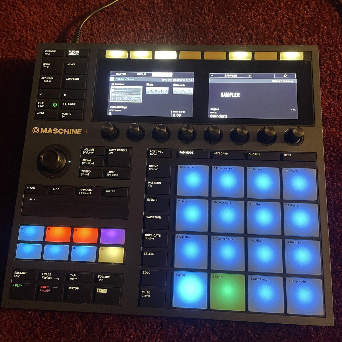Native Instruments MASCHINE+ Plus HW Standalone Drum Sampler