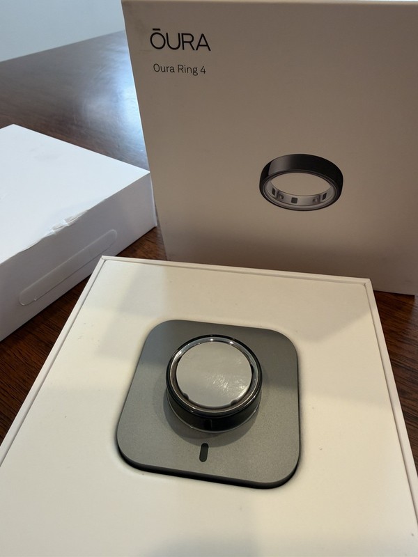 Oura Ring 4 Black Size 13 Activity Tracker, USB Cable, iOS/Android Extra Charger