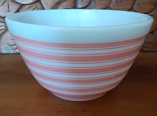 Vtg. Pyrex 401 Pink & White Rainbow Stripe 1 1/2 PT Nesting/Mixing Bowl-Beauty!